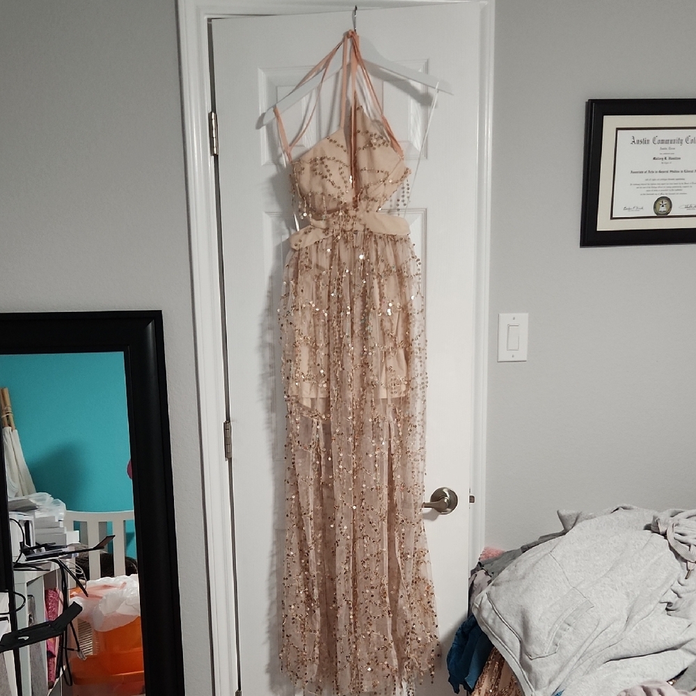 Chic Backless Sequin Gown - Tan